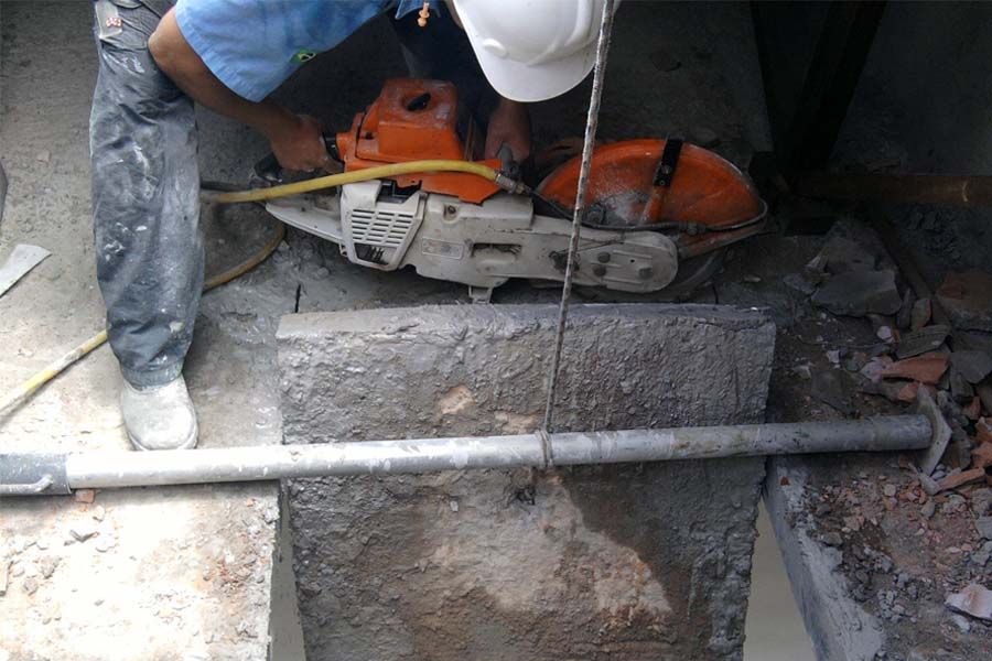 Demolição controlada com corte de concreto para reformas estruturais