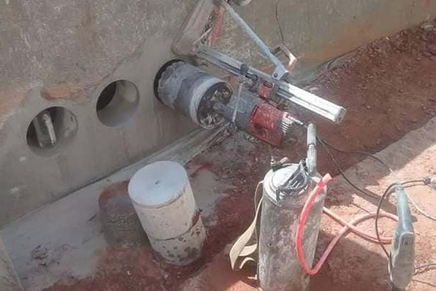 Perfuração diamantada em concreto armado para instalação elétrica residencial