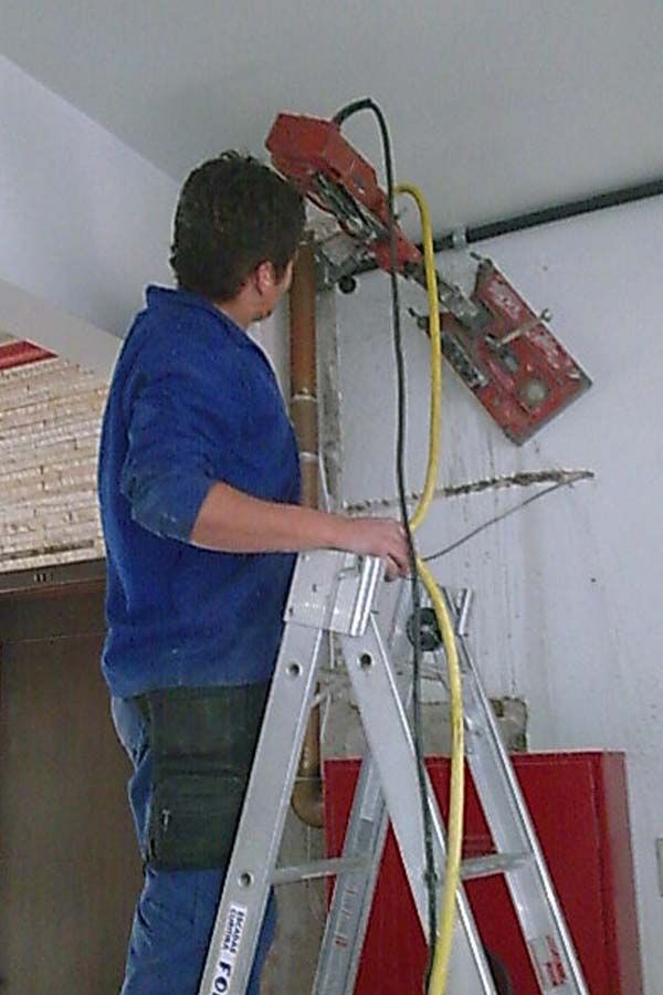 Perfuração técnica em concreto para reforo estrutural e ancoragens