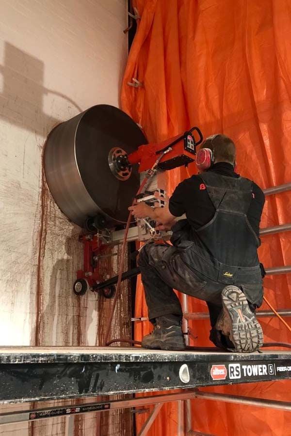 Equipamento profissional para perfurações em concreto e rocha