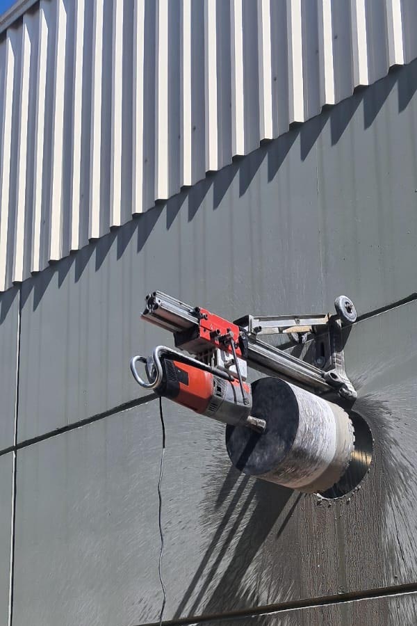 Equipamento profissional para perfuraçes em concreto e rocha